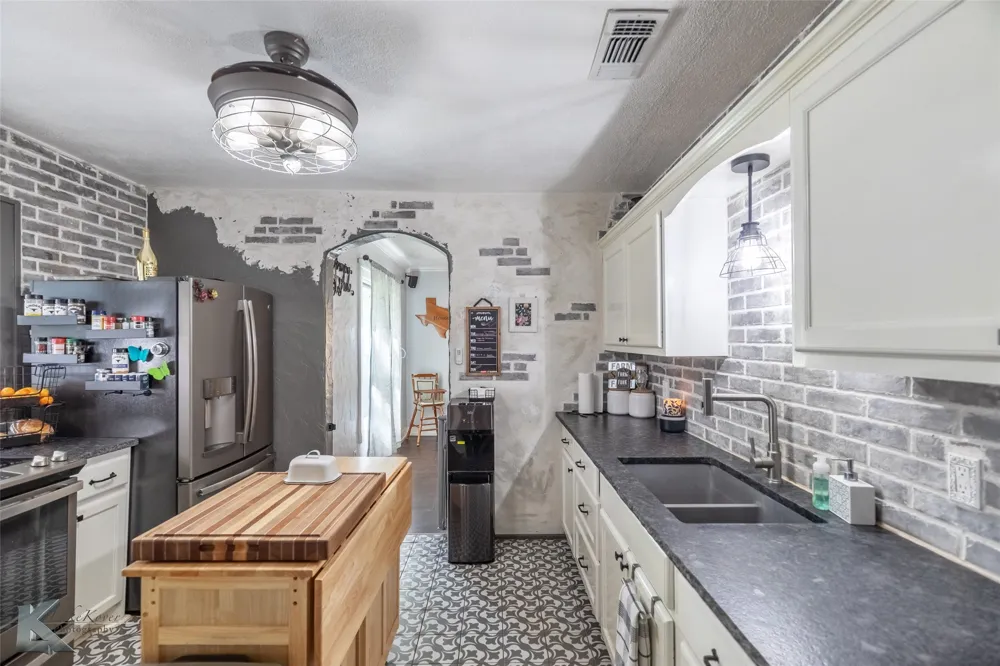 202 E Ross Street Rising Star, TX 76471