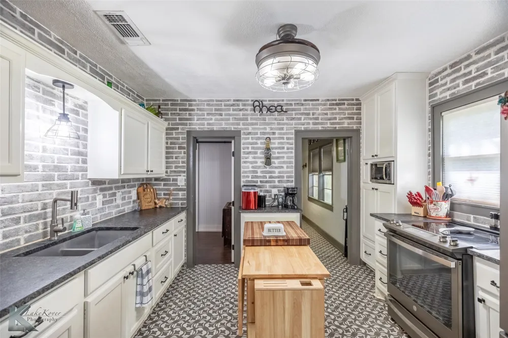 202 E Ross Street Rising Star, TX 76471