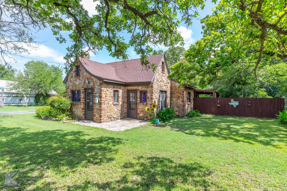 202 E Ross Street Rising Star, TX 76471