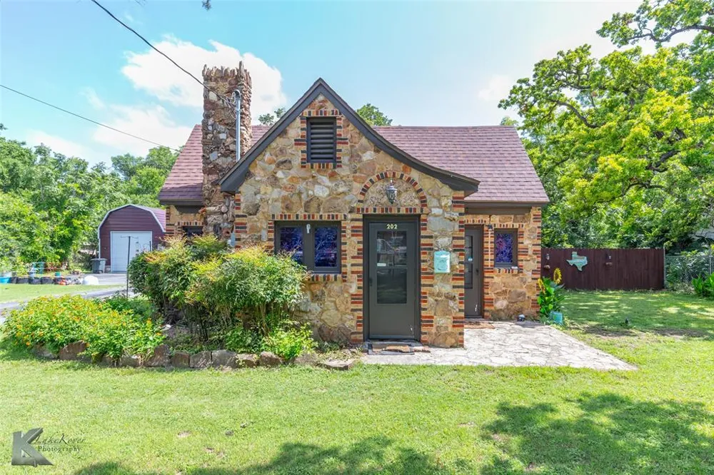 202 E Ross Street Rising Star, TX 76471