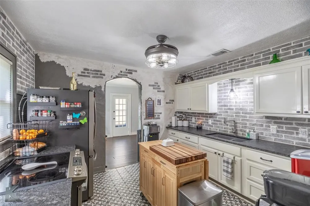 202 E Ross Street Rising Star, TX 76471