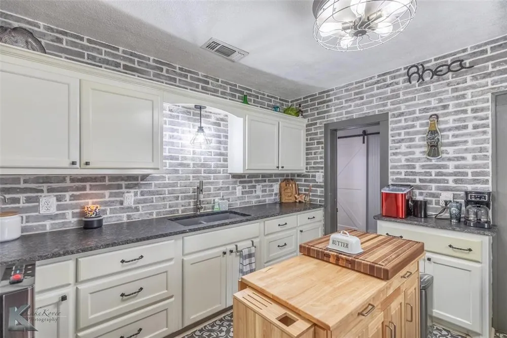 202 E Ross Street Rising Star, TX 76471