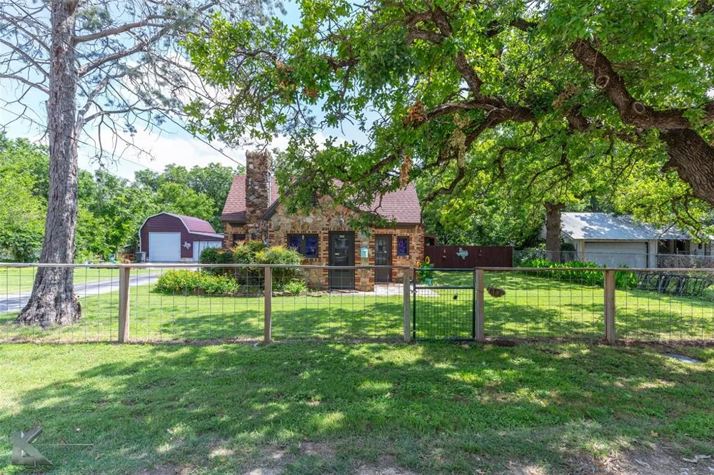 202 E Ross Street Rising Star, TX 76471