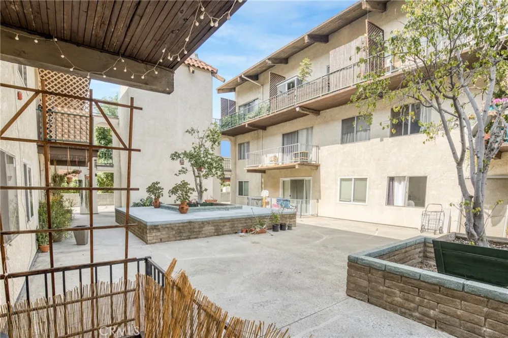 5460 White Oak Avenue #F105 Encino, CA 91316