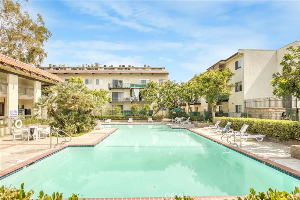 5460 White Oak Avenue #F105 Encino, CA 91316