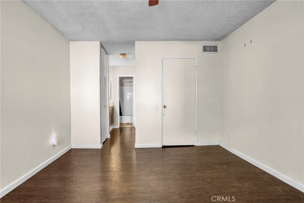 5460 White Oak Avenue #F105 Encino, CA 91316