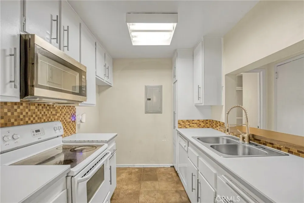 5460 White Oak Avenue #F105 Encino, CA 91316