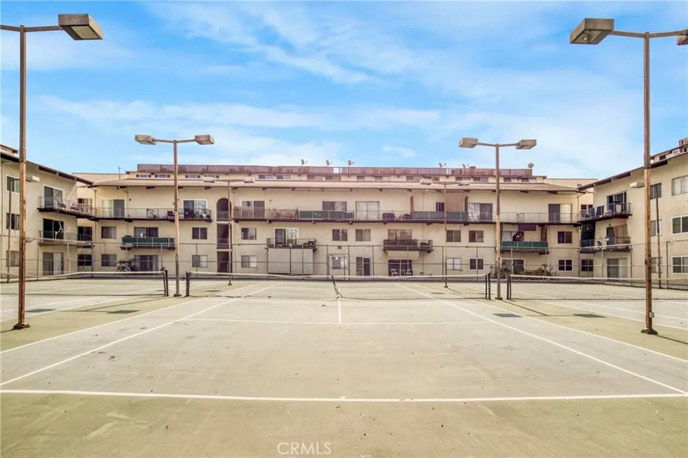 5460 White Oak Avenue #F105 Encino, CA 91316