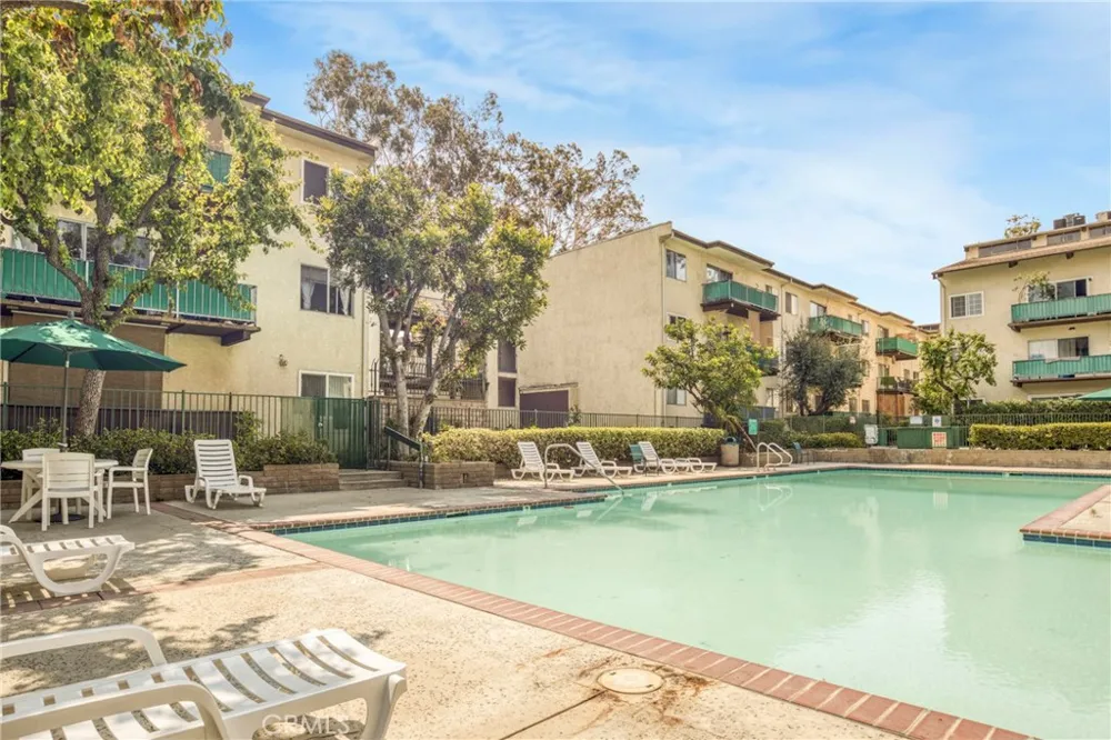 5460 White Oak Avenue #F105 Encino, CA 91316