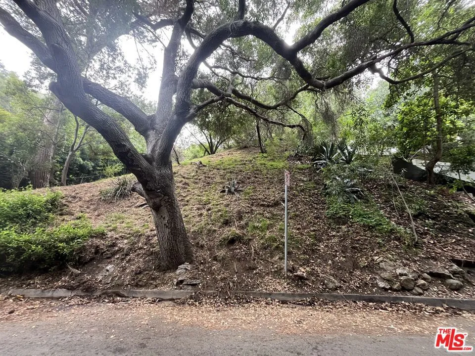 10074 Westwanda Drive Beverly Hills, CA 90210