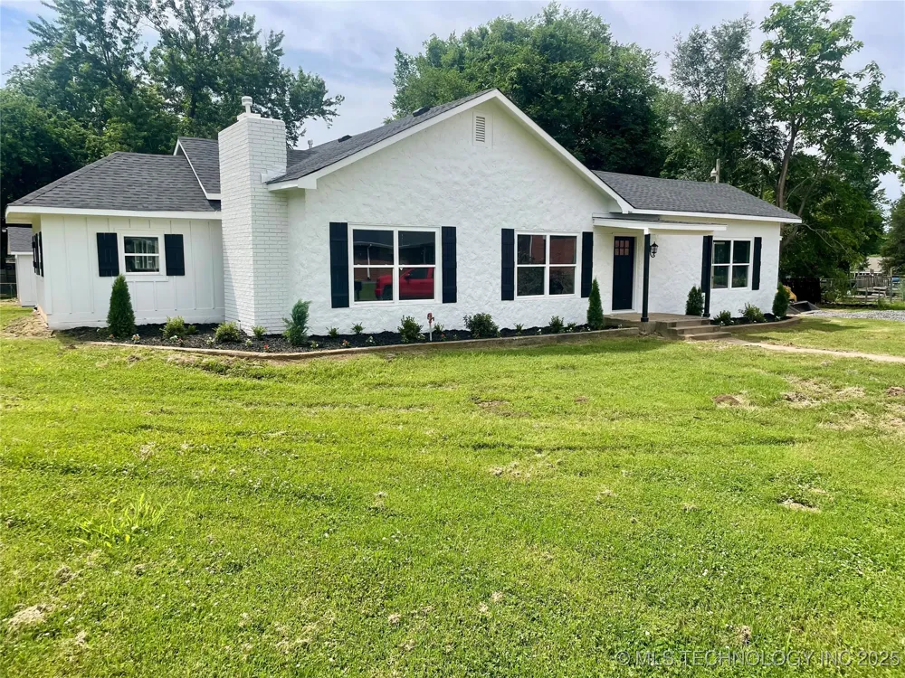 305 E Hickory Avenue Fort Gibson, OK 74434