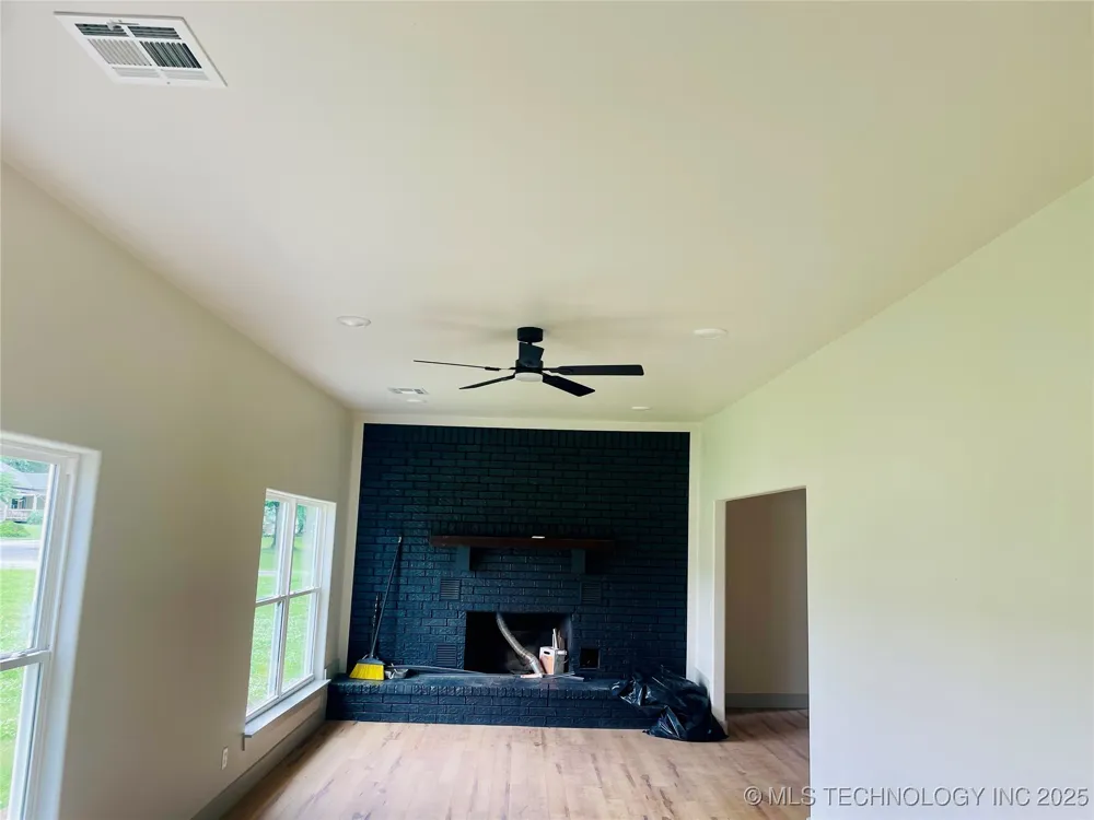 305 E Hickory Avenue Fort Gibson, OK 74434
