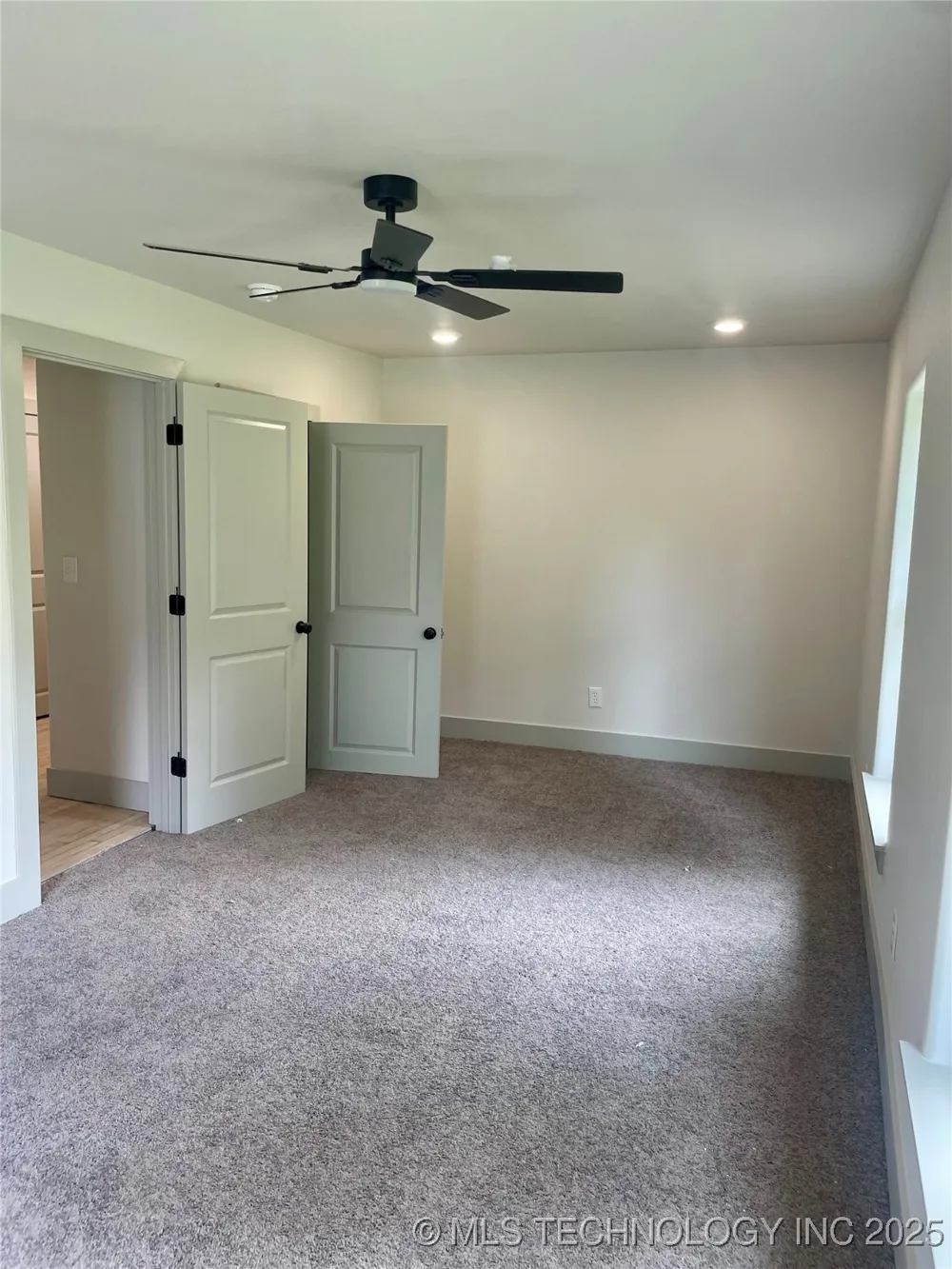 305 E Hickory Avenue Fort Gibson, OK 74434