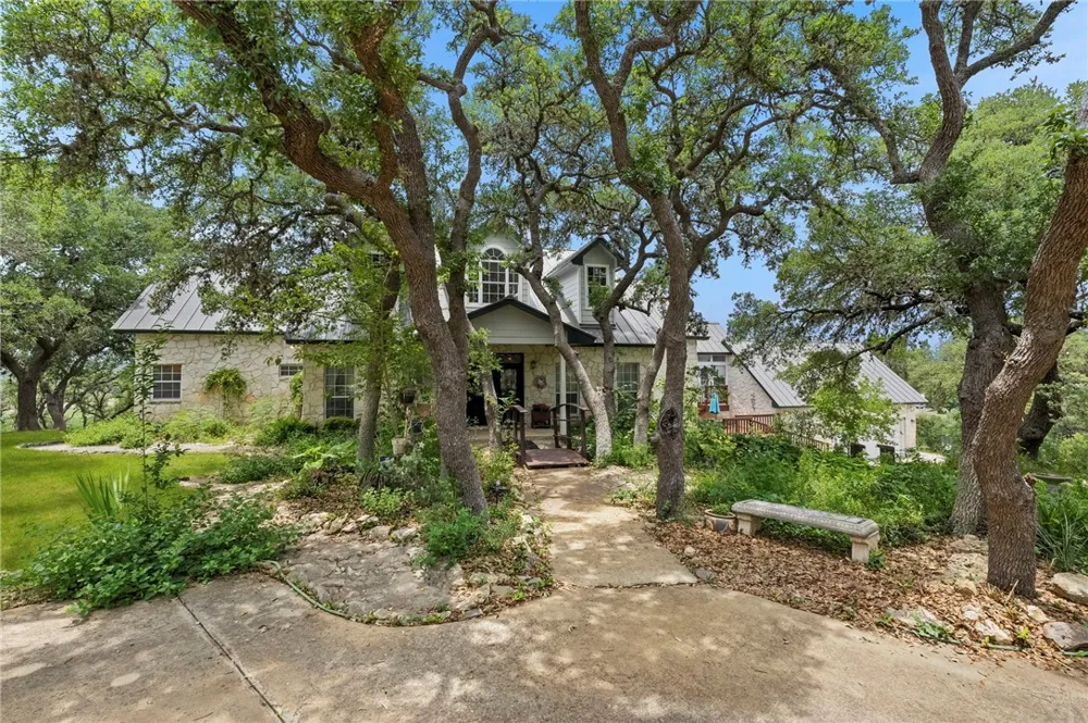 125 Northlake Cove Lakehills, TX 78063