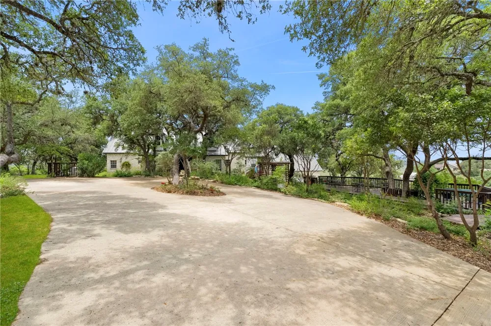 125 Northlake Cove Lakehills, TX 78063