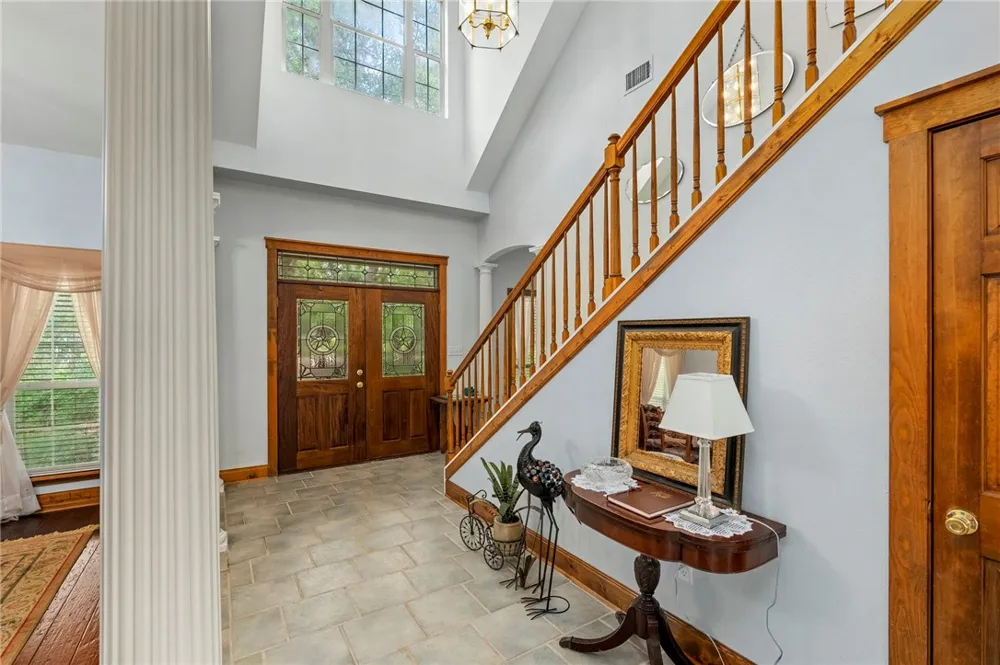 125 Northlake Cove Lakehills, TX 78063