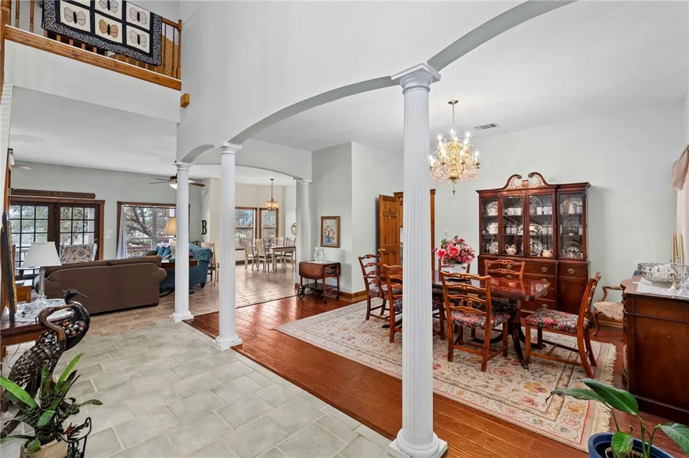 125 Northlake Cove Lakehills, TX 78063