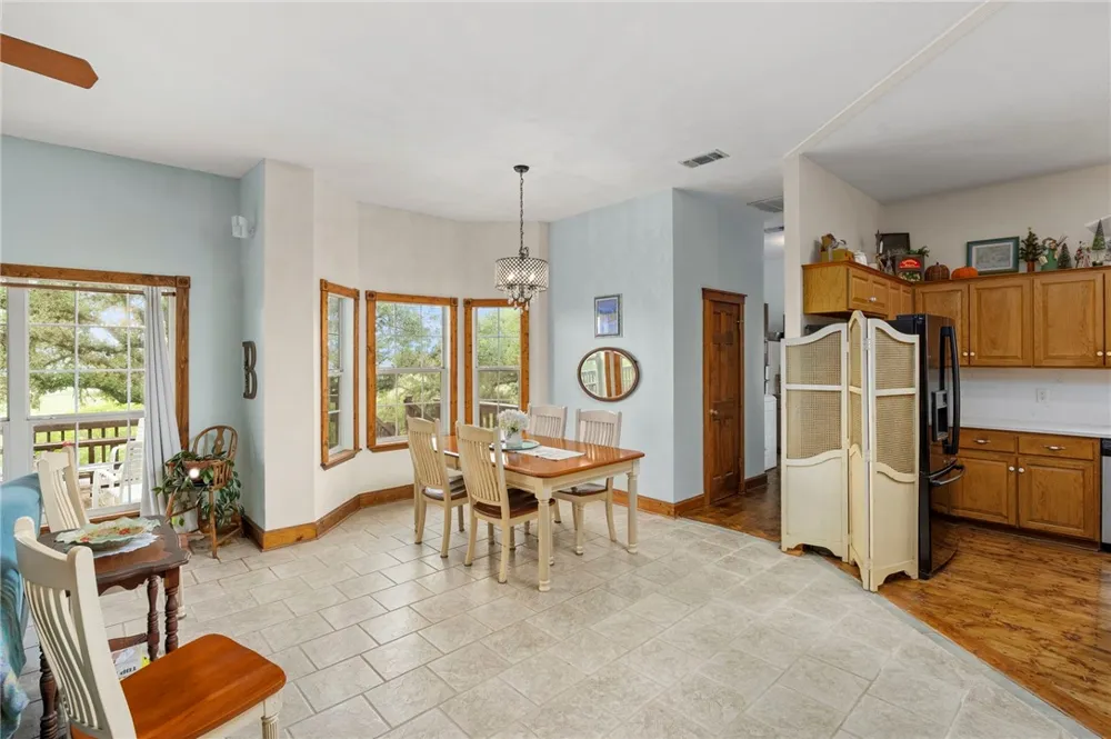 125 Northlake Cove Lakehills, TX 78063