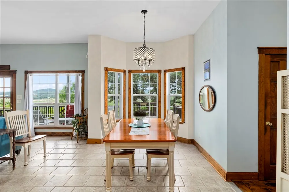 125 Northlake Cove Lakehills, TX 78063