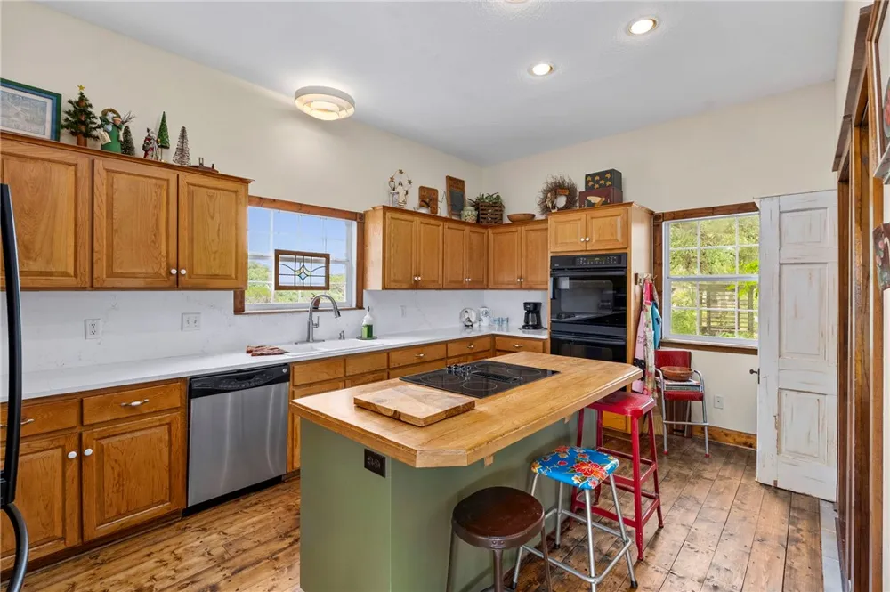 125 Northlake Cove Lakehills, TX 78063