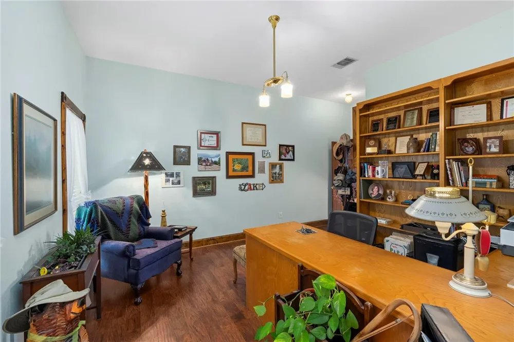 125 Northlake Cove Lakehills, TX 78063