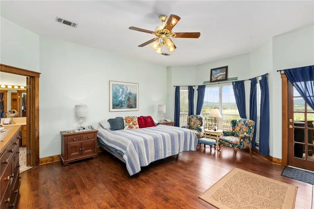 125 Northlake Cove Lakehills, TX 78063