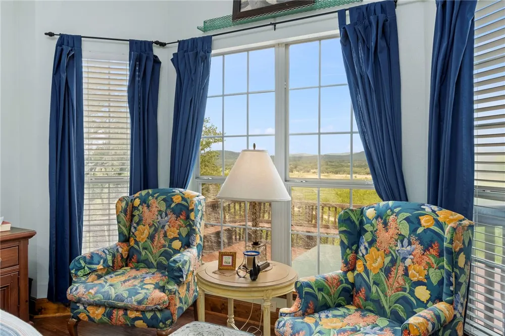 125 Northlake Cove Lakehills, TX 78063