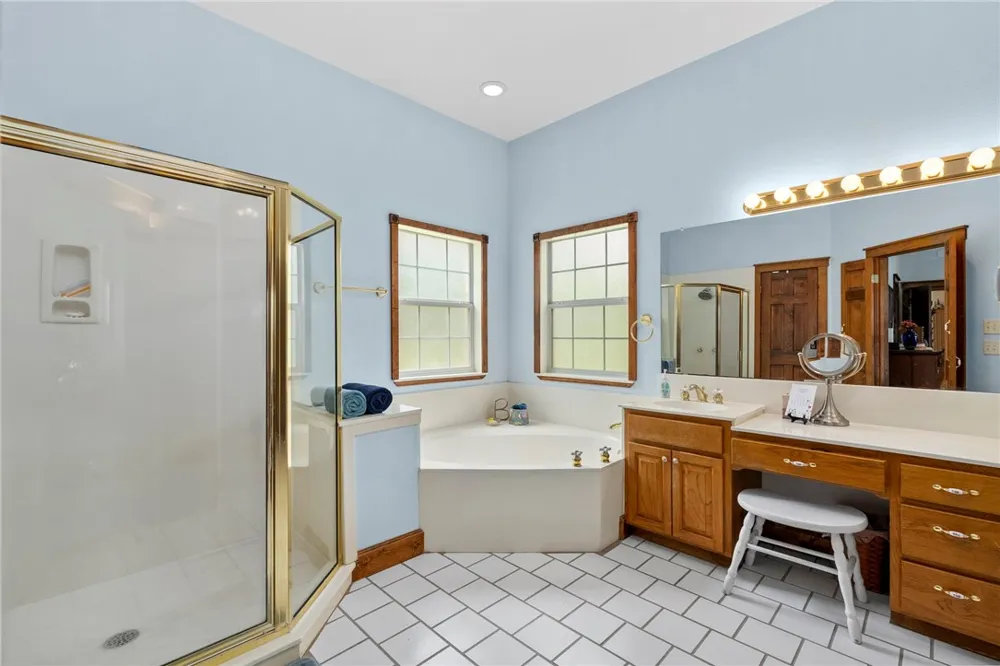 125 Northlake Cove Lakehills, TX 78063