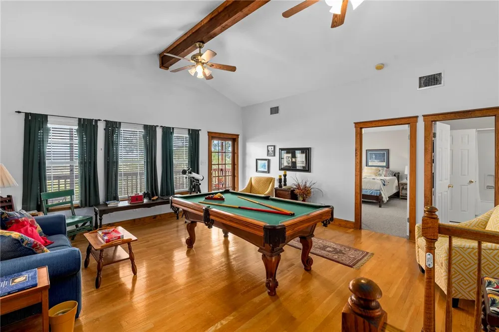 125 Northlake Cove Lakehills, TX 78063