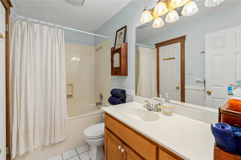 125 Northlake Cove Lakehills, TX 78063