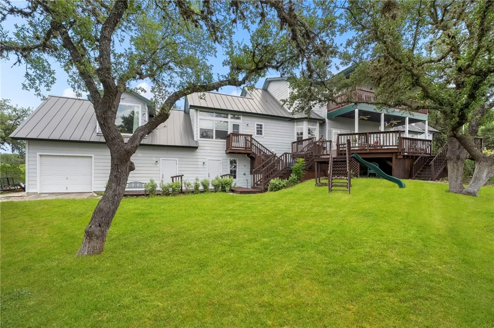125 Northlake Cove Lakehills, TX 78063