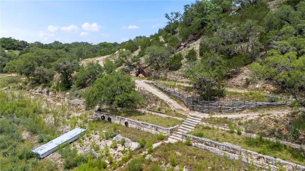 125 Northlake Cove Lakehills, TX 78063