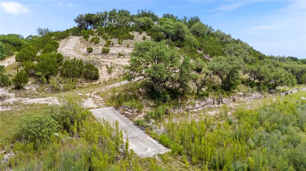 125 Northlake Cove Lakehills, TX 78063
