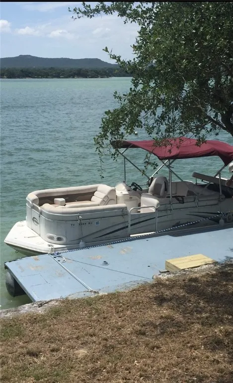 125 Northlake Cove Lakehills, TX 78063