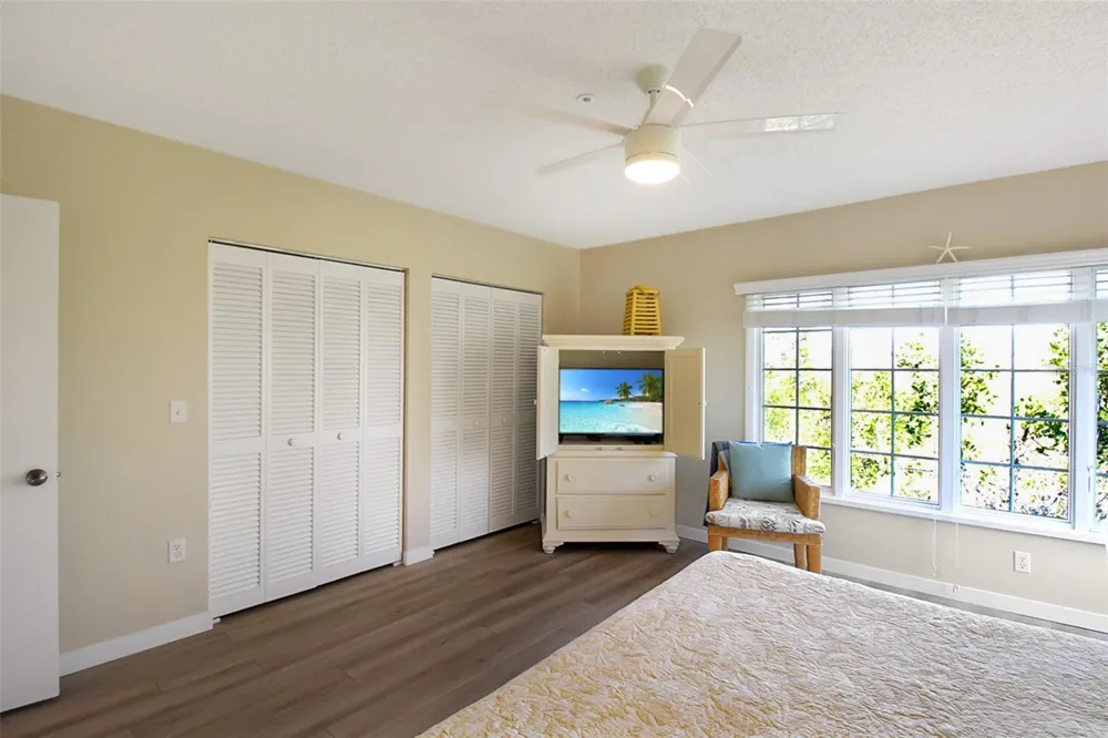 535 FOREST WAY Longboat Key, FL 34228