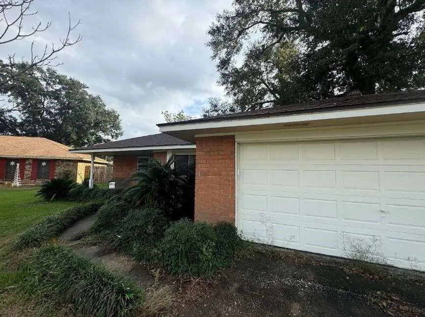 718 Westbury Street West Orange, TX 77630