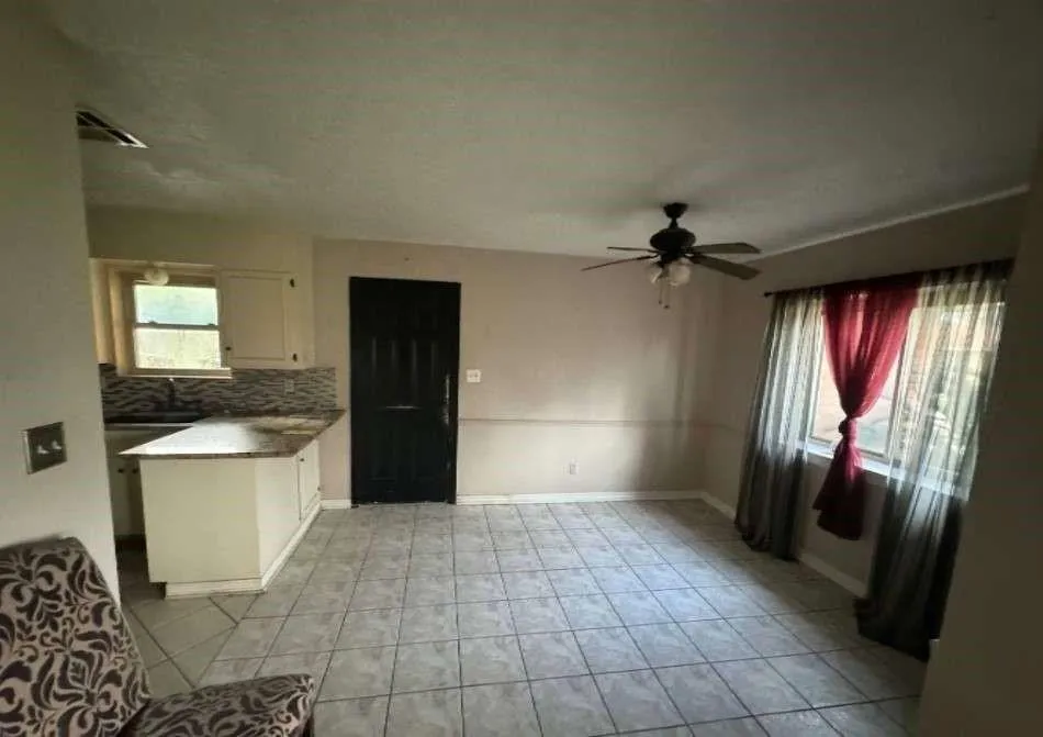 718 Westbury Street West Orange, TX 77630