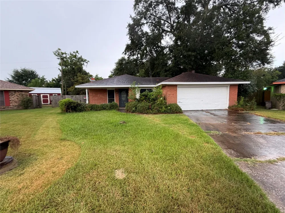 718 Westbury Street West Orange, TX 77630