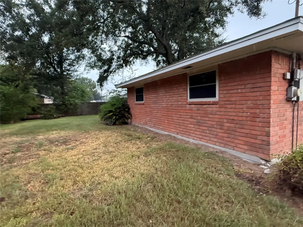 718 Westbury Street West Orange, TX 77630