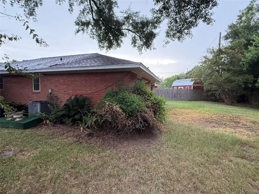 718 Westbury Street West Orange, TX 77630