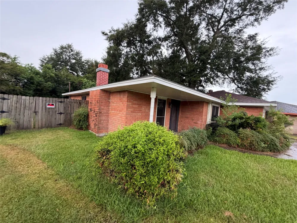 718 Westbury Street West Orange, TX 77630