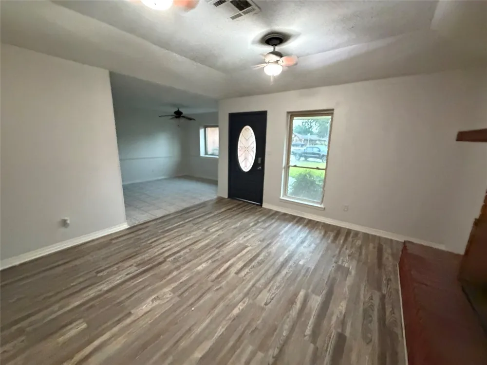 718 Westbury Street West Orange, TX 77630