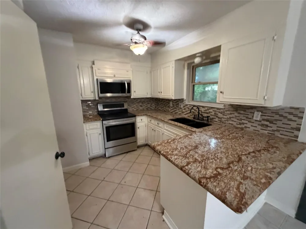 718 Westbury Street West Orange, TX 77630