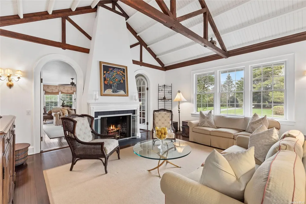 22 Bayfield Lane Westhampton Beach, NY 11978