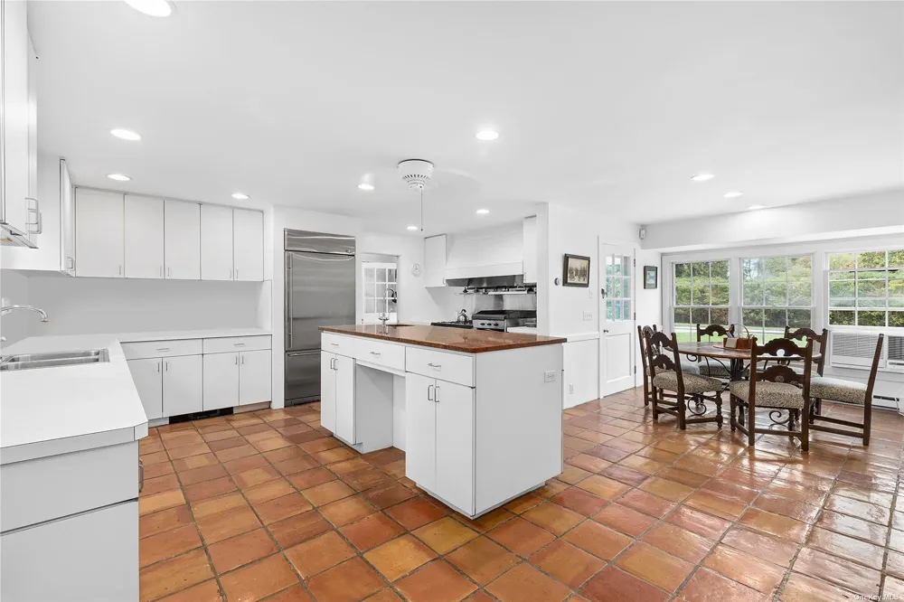 22 Bayfield Lane Westhampton Beach, NY 11978