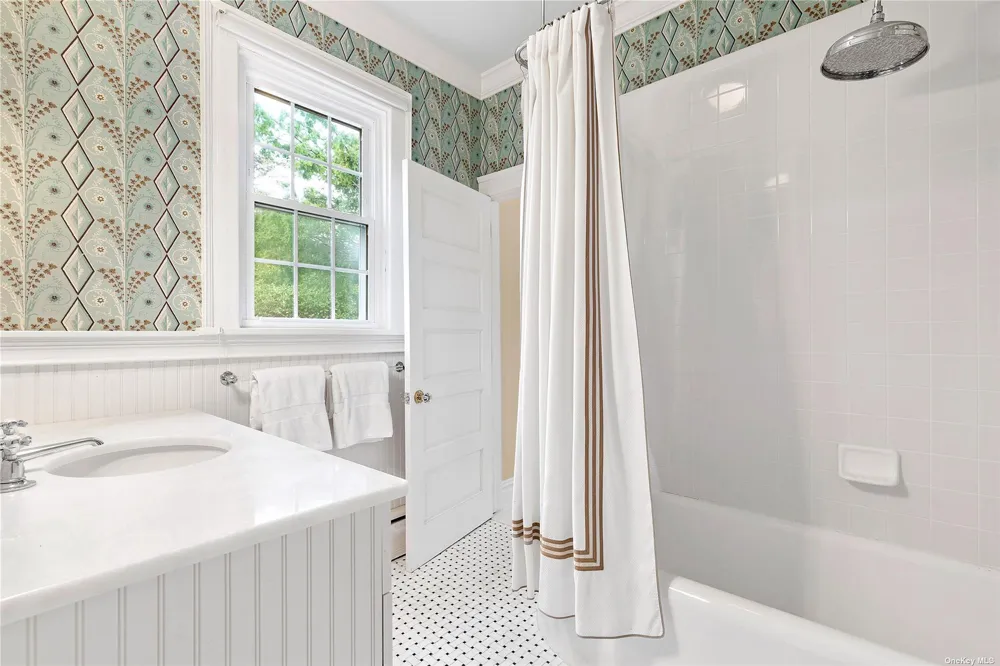 22 Bayfield Lane Westhampton Beach, NY 11978