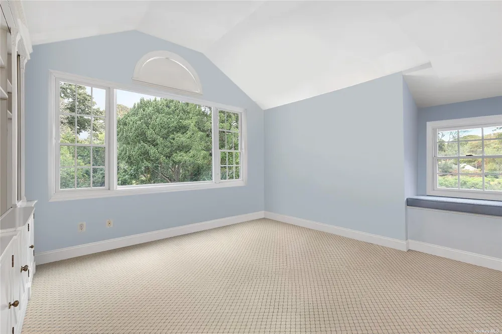 22 Bayfield Lane Westhampton Beach, NY 11978