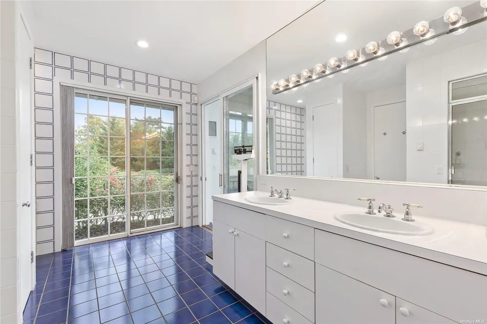 22 Bayfield Lane Westhampton Beach, NY 11978