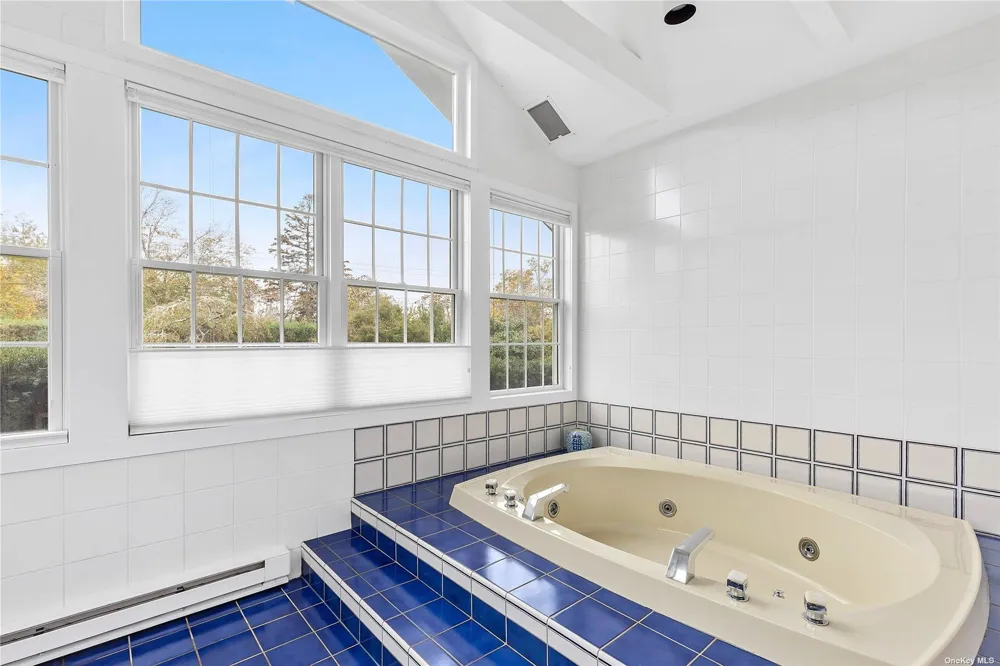 22 Bayfield Lane Westhampton Beach, NY 11978
