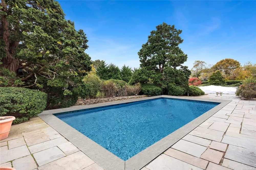 22 Bayfield Lane Westhampton Beach, NY 11978
